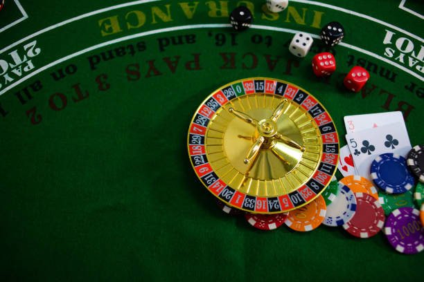 Simbol khusus Wild dan Scatter yang memicu bonus Simbol Wild dan Scatter dalam permainan Book of Dead